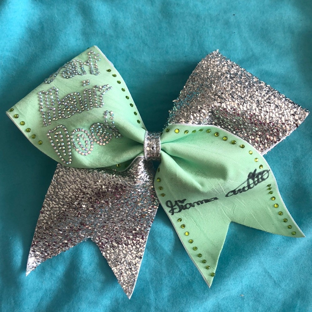 Cheer bow
